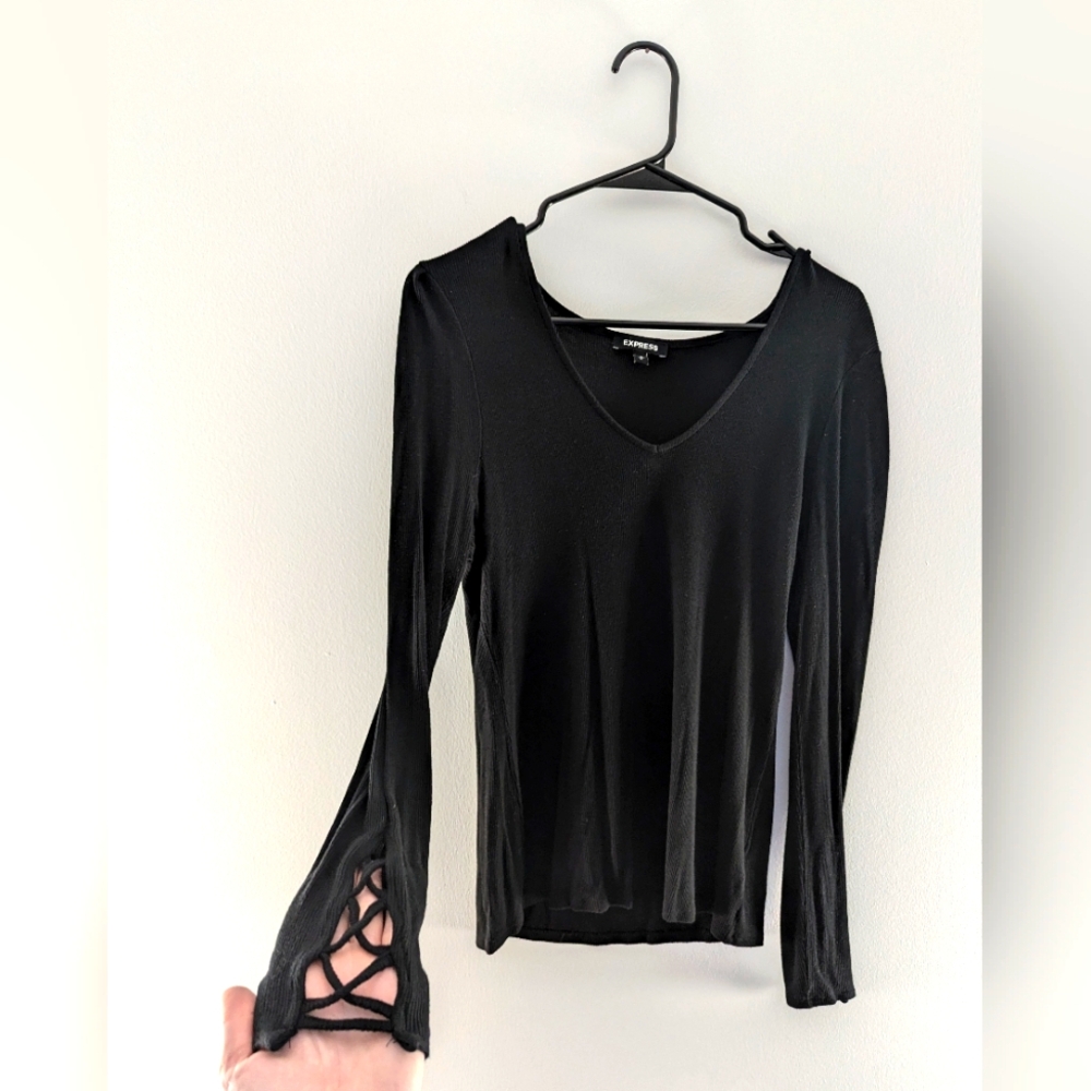 Express Black V-Neck Long Sleeve Top | Lattice Cuff | Stretchy Compression | M